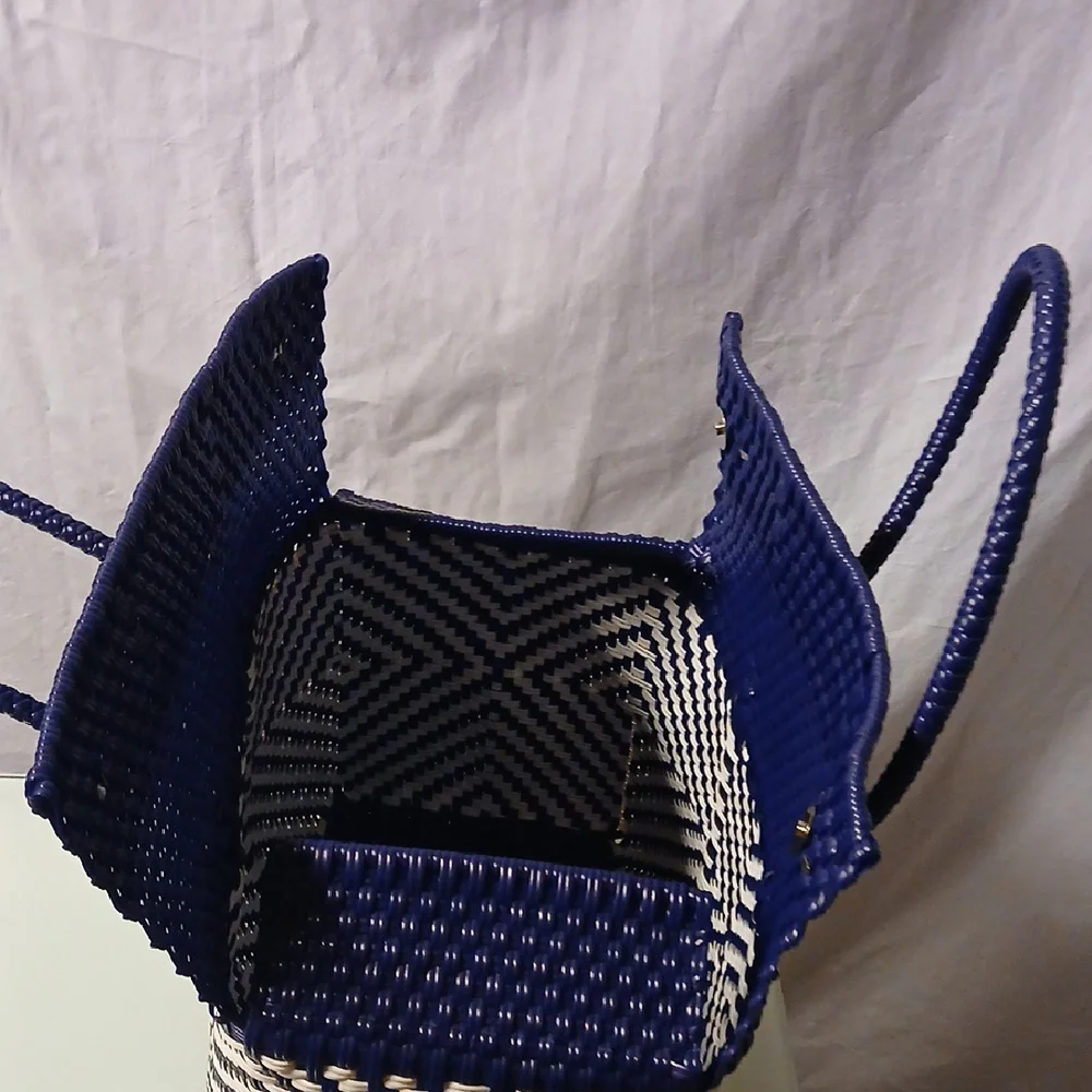 Elegant Navy and Cream Geometric Tote - Picture 4 of 10